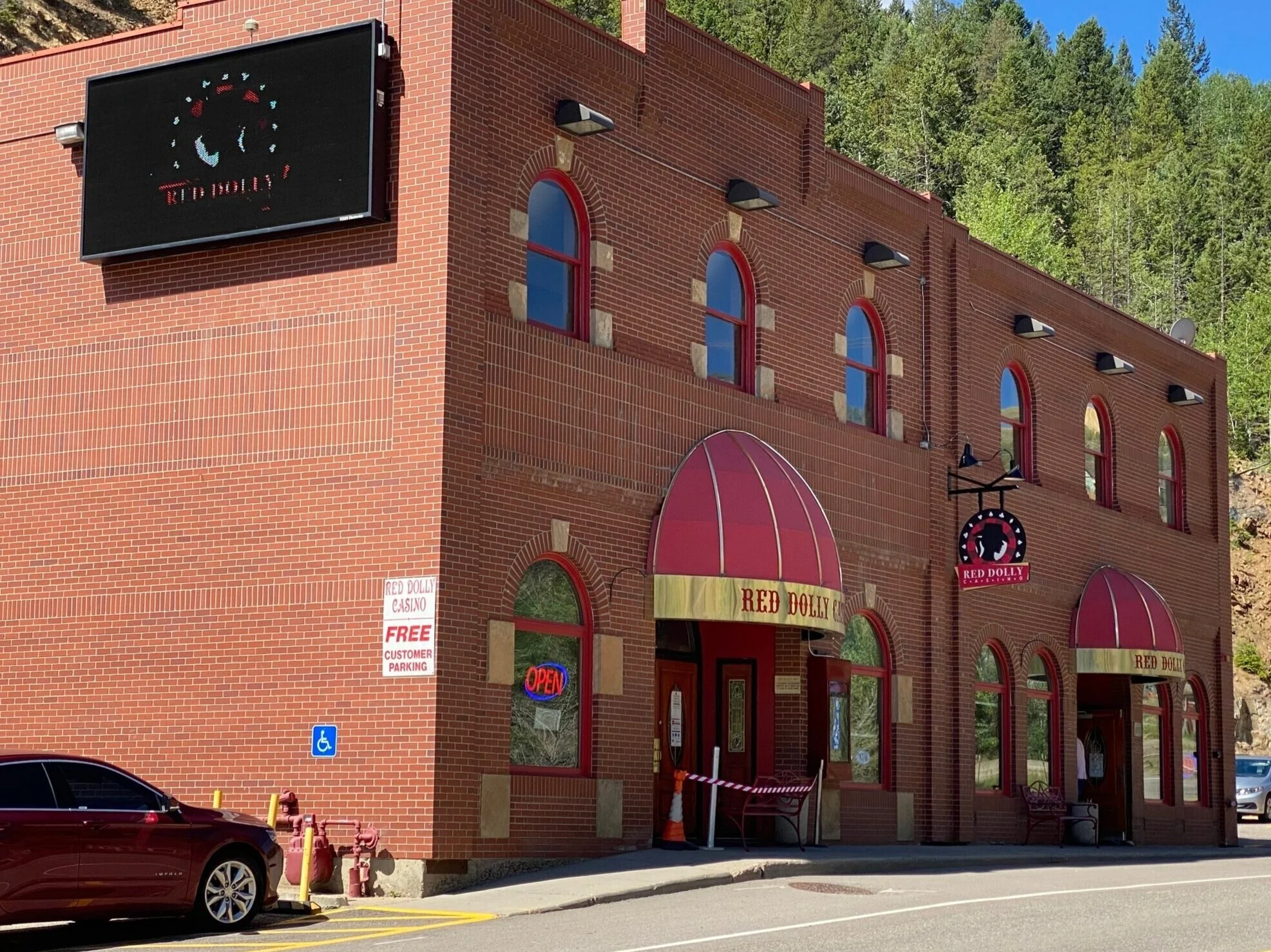 Red Dolly Casino exterior