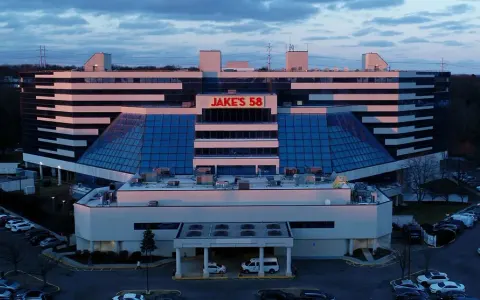 Jake’s 58 Hotel & Casino — islandia