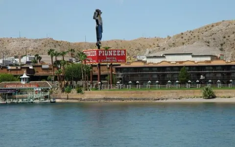 Pioneer Hotel & Gambling Hall — laughlin
